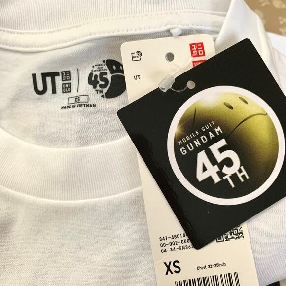 Uniqlo Mobile Suit GUNDAM 45th Anniversary UT Graphic T-Shirt in White - Picture 11 of 14